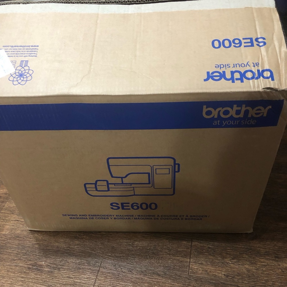 BROTHER SE600 Sewing and Embroidery Machine